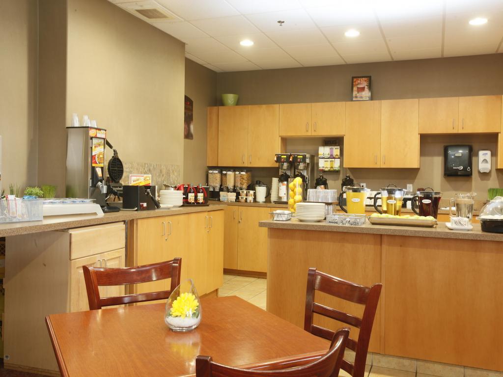 Stonebridge Hotel Dawson Creek Esterno foto